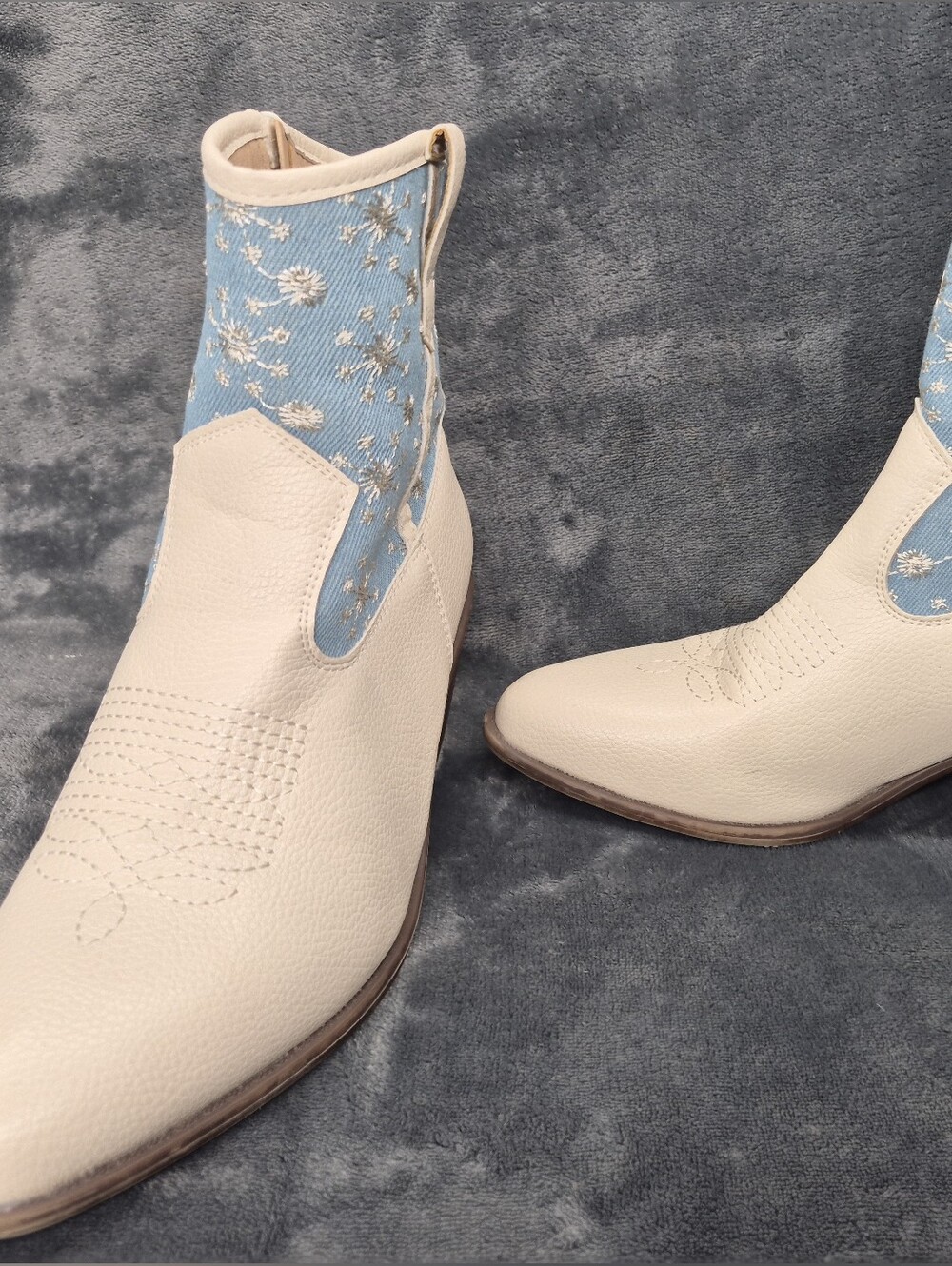 Olivia & Kate Women's White Blue Embroidered Coastal Cowboy Ankle Boots, Sz 7.0M